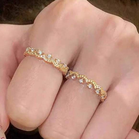 Elegant Gold Ring R41 - Picture 3 of 3